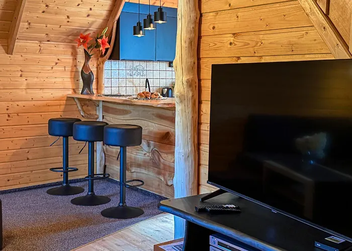 Prázdninový dům Za Ksiezycem - Azyl Z Balia, Kominkiem I Prywatnym Ogrodem, *